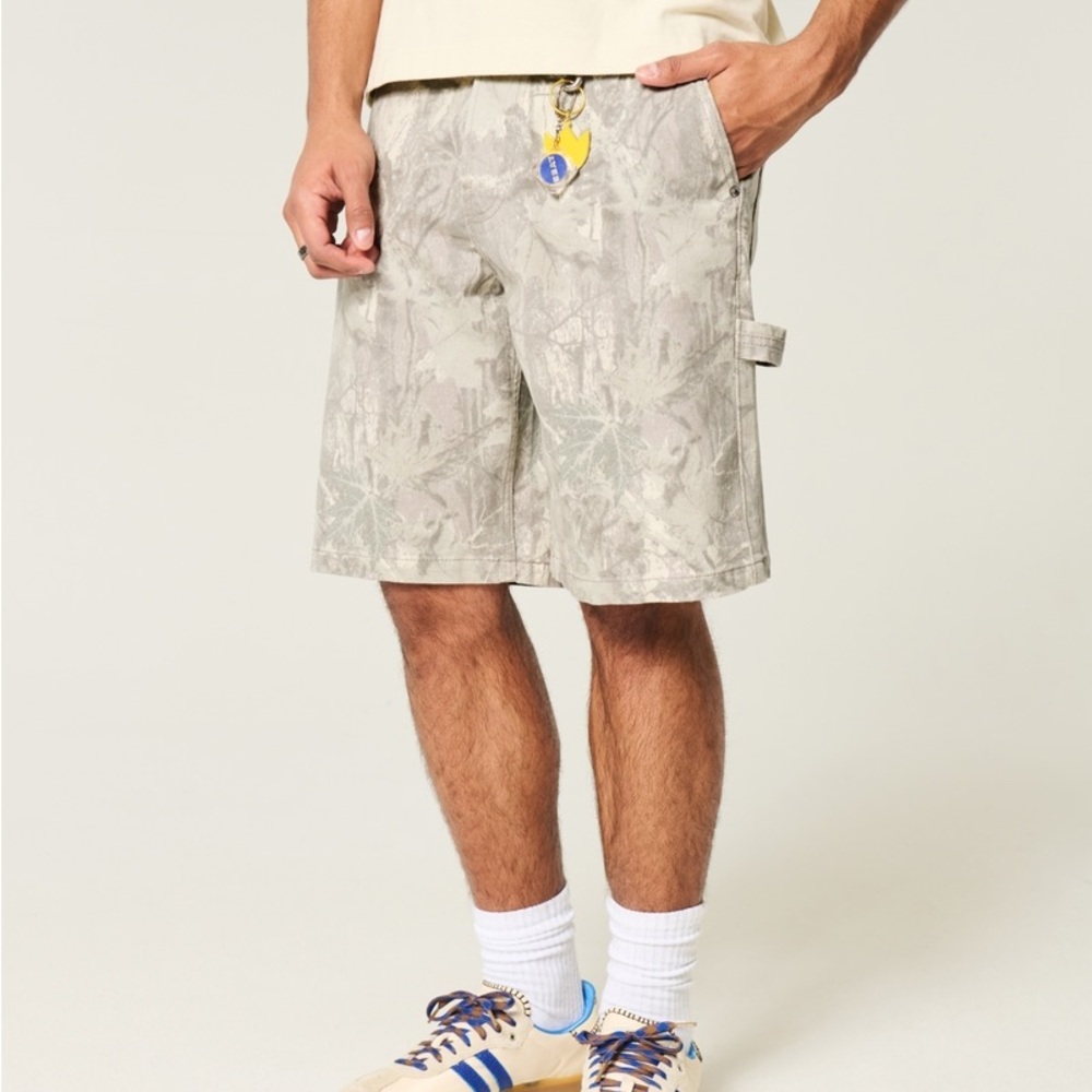 NWOT Hollister Cream Camo Baggy Jean Cargo shorts size 31
